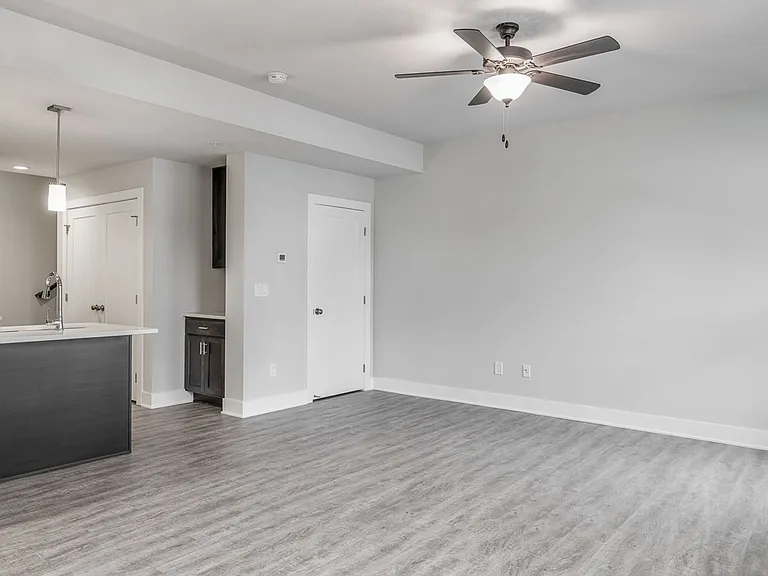 Hughes Century Crossing Townhomes — Photo 7