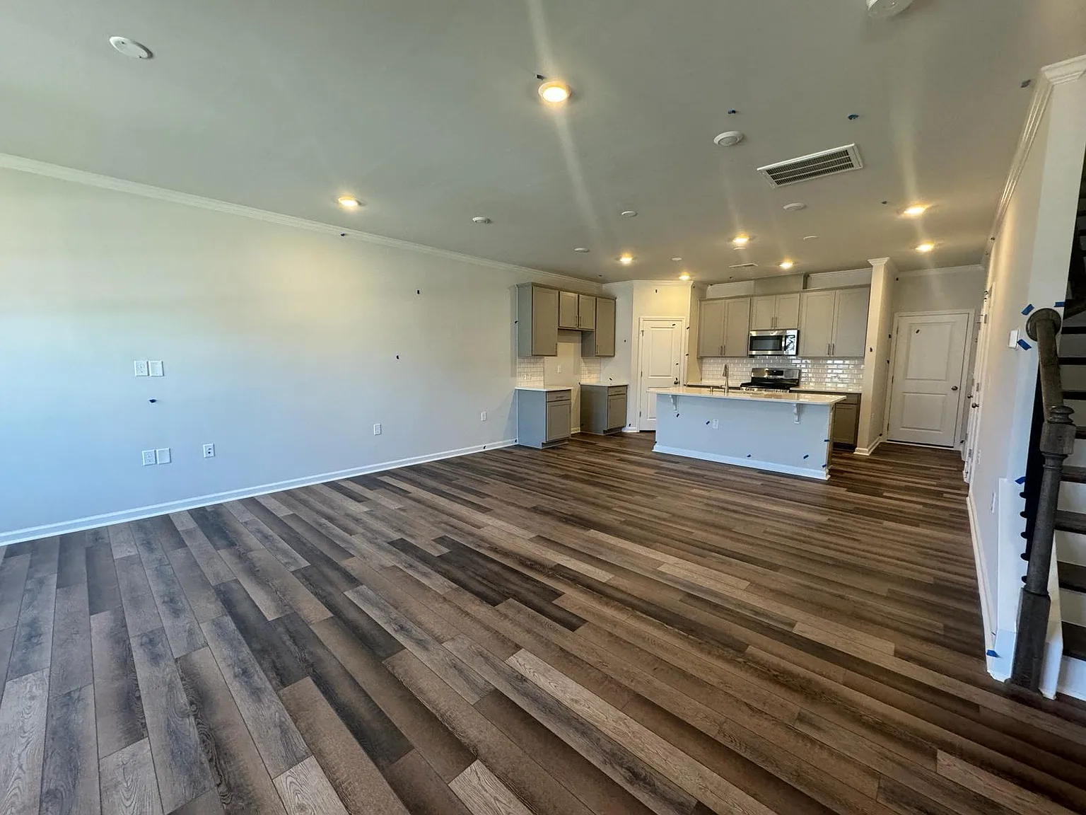 3 bed, 2.5 bath, 1950 sqft, $1,995 — Photo 2