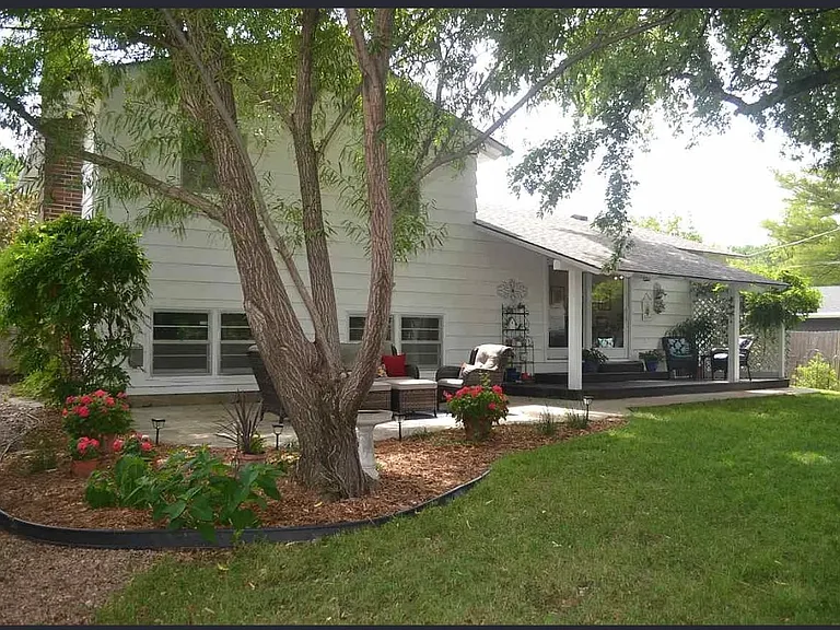 1057 N Gretchen Ln — Photo 12