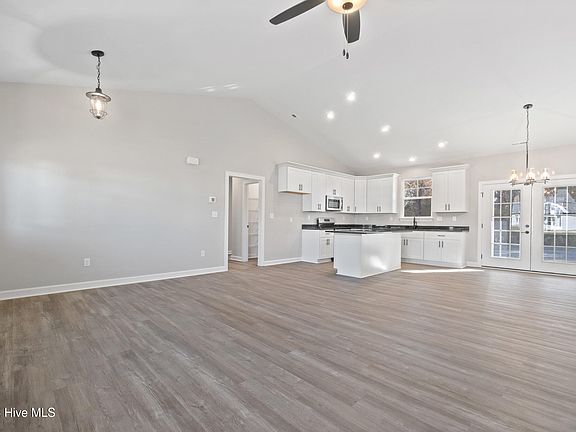 5th image of 202 Victoria Lane
