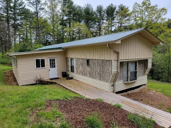 792 Foothills Rd, Galax, VA 24333