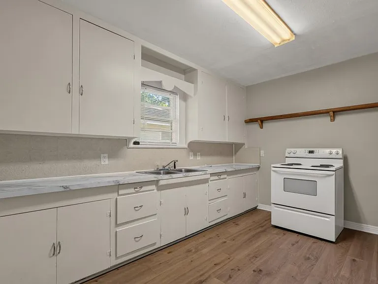102 Chitwood St — Photo 12