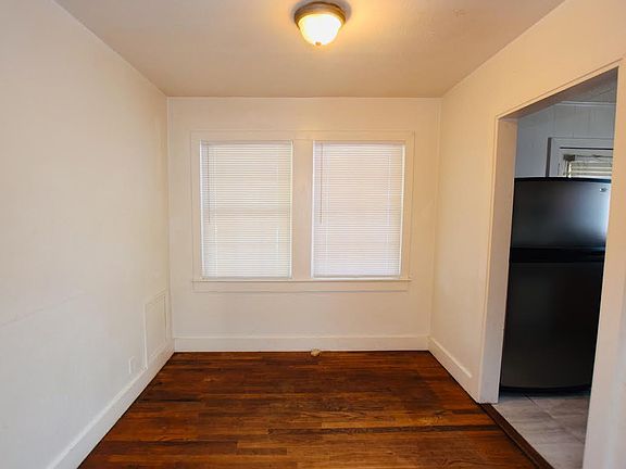 3rd image of 135 Louie St