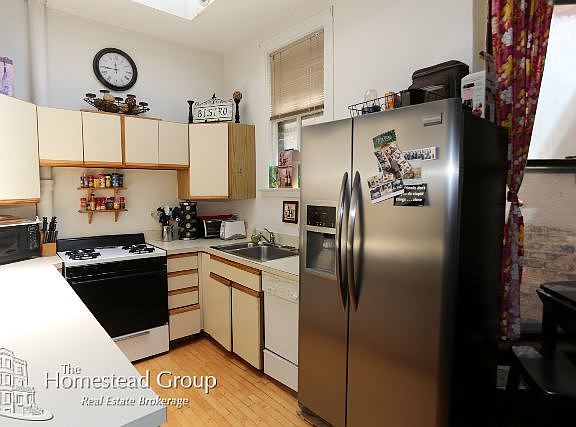 3rd image of 2661 N Burling St APT 3F