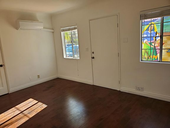 4th image of 832 N Maclay Ave #1