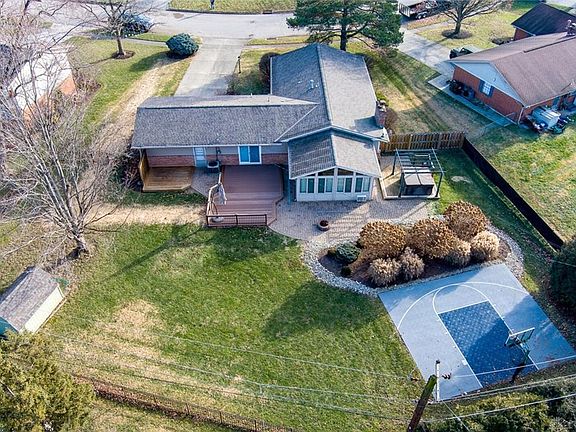 2nd image of 4317 Clarendon Dr