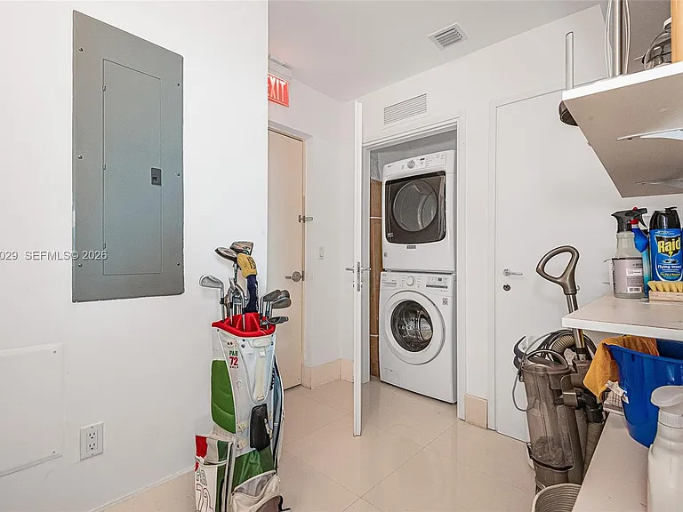 50 S Pointe Dr #1804 — Photo 5