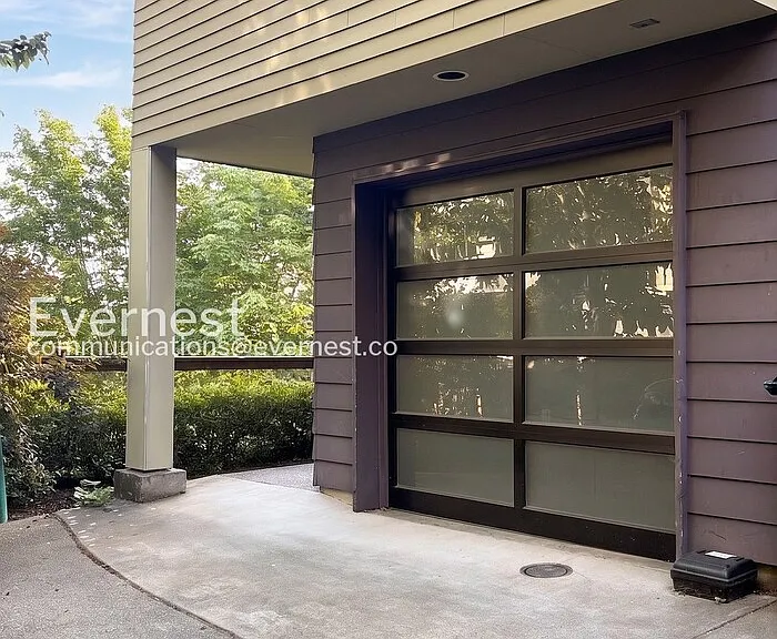 560 McGraw St — Photo 1