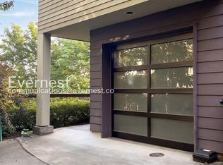 560 McGraw St, Seattle, WA 98109