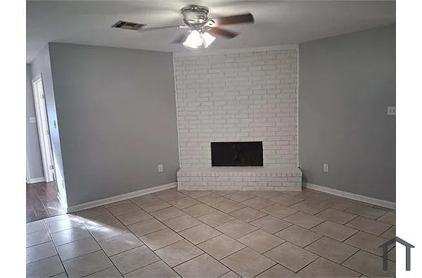 Building Photo - 2112 Yorktowne Dr