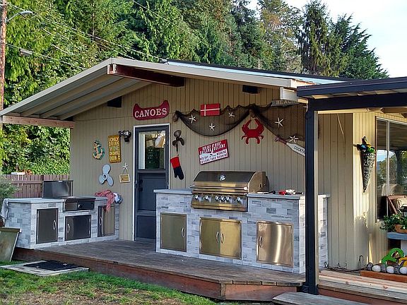 Outdoor Kitchen