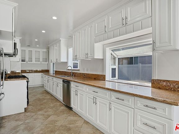 3rd image of 5739 Cahill Ave