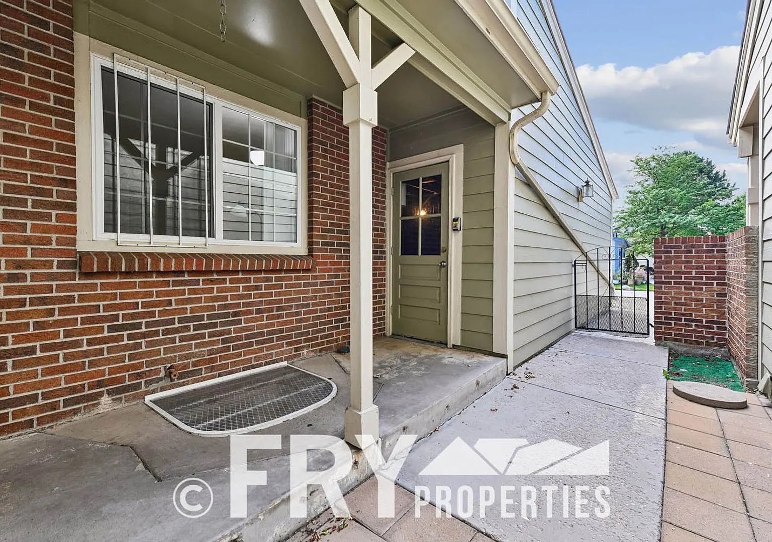 Welcome to 14313 E Warren Place — Photo 4