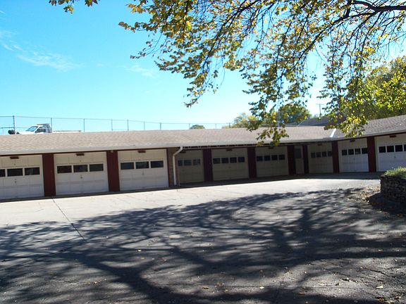 4th image of 4817 S 131st St