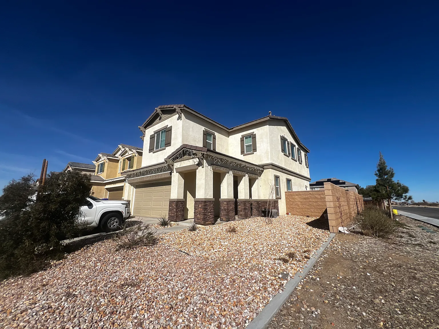 4 bed, 2417 sqft, $3,320 — Photo 3