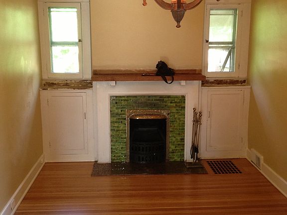 3rd image of 825 E Dakota Ave