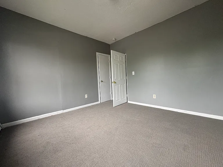17 Ashley St #2R — Photo 8