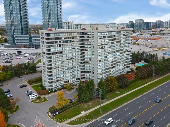 7460 Bathurst St, Vaughan, ON
