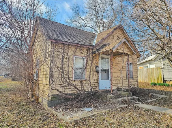 308 E 6th Ave, Garnett, KS 66032