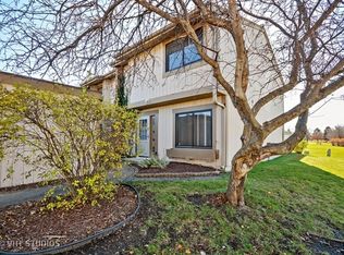 1075 Cascade Dr, Aurora, IL 60506