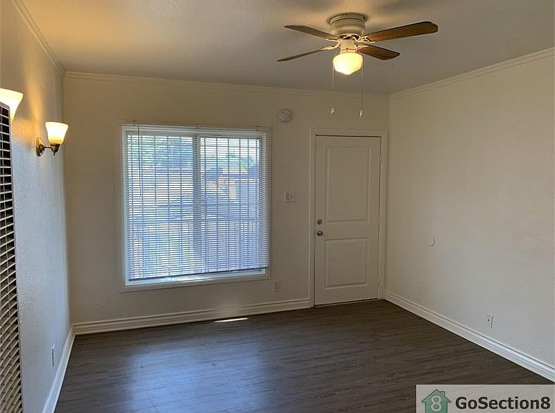 1st image of 525 W 84th St