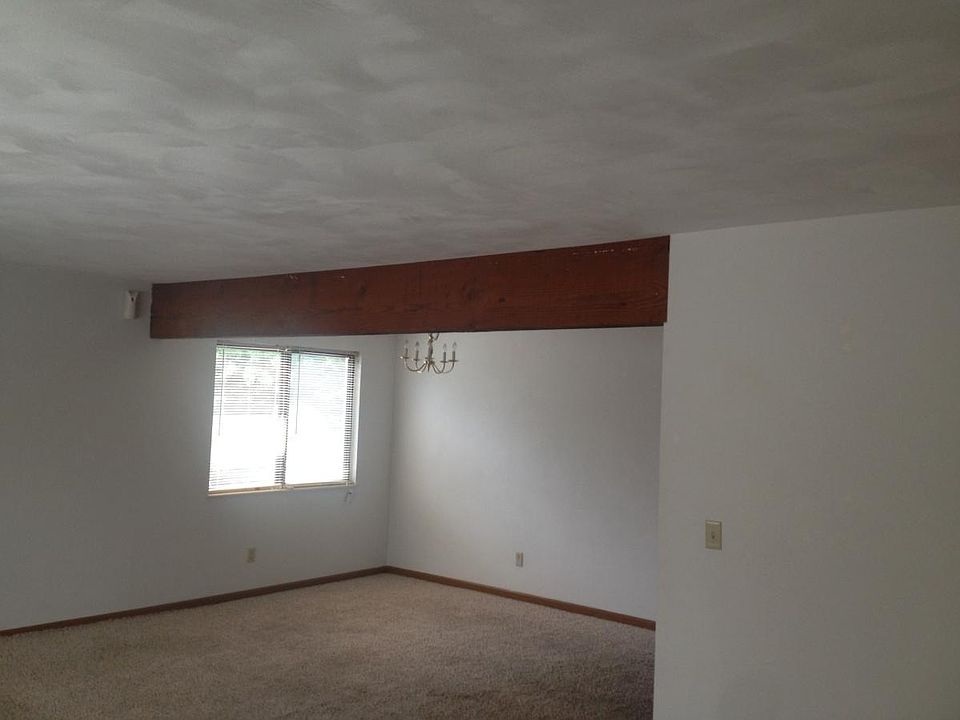 2nd image of 631 Vicksburg Dr APT E
