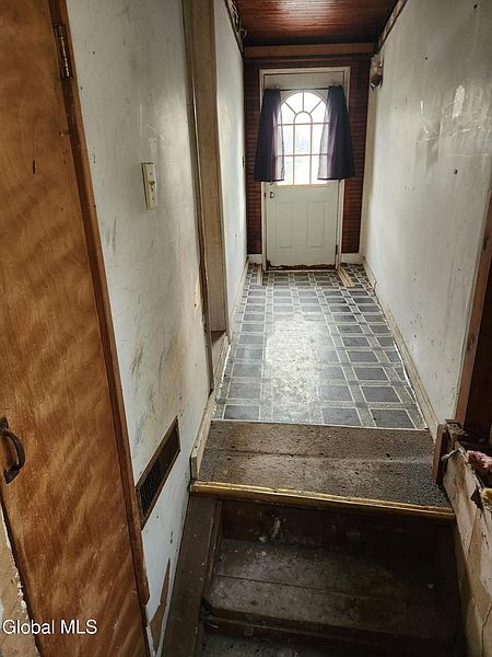 4th image of 125 Maple Street