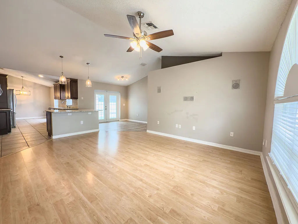 4 bed, 1888 sqft, $2,700 — Photo 4