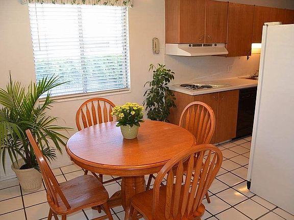 5th image of 1765 E Lincoln Ln APT 10
