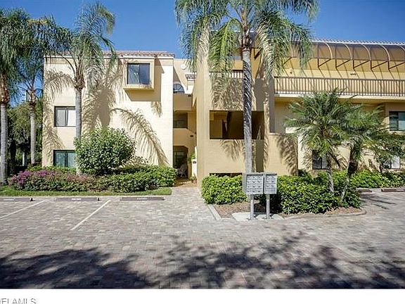 3rd image of 592 Beachwalk Cir APT 306