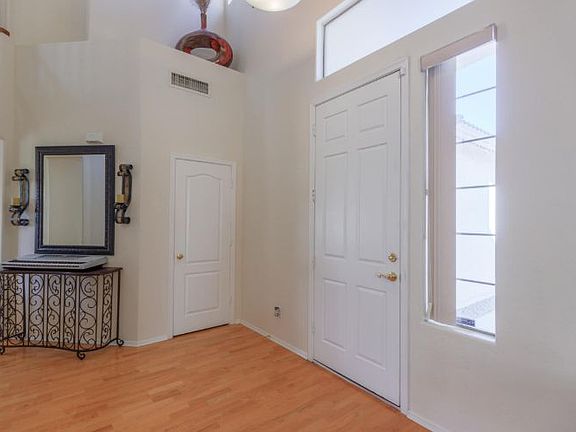 3rd image of 1185 E Winchester Pl