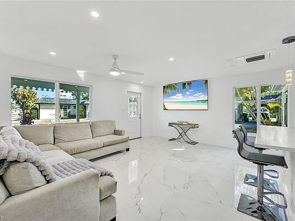 4th image of 20 Kings RD #A18