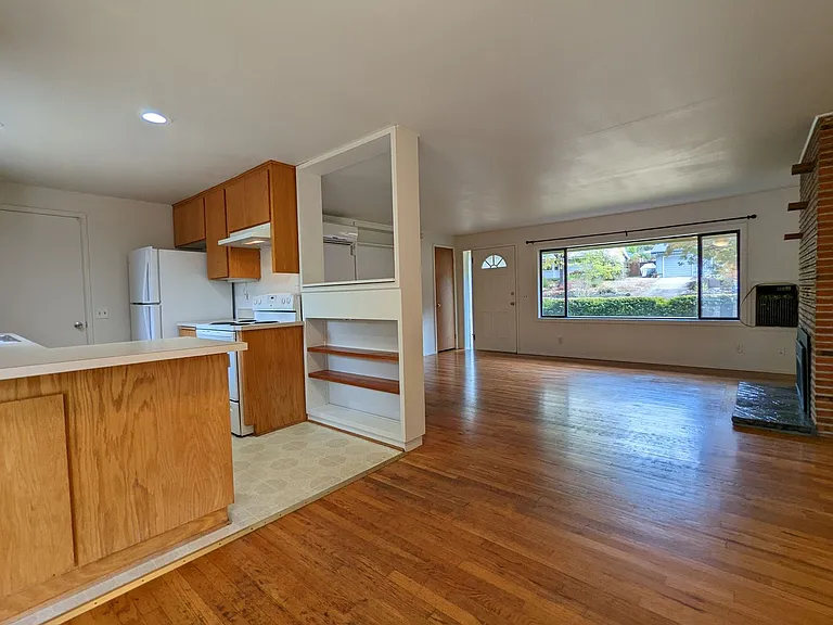 3170 University St — Photo 9