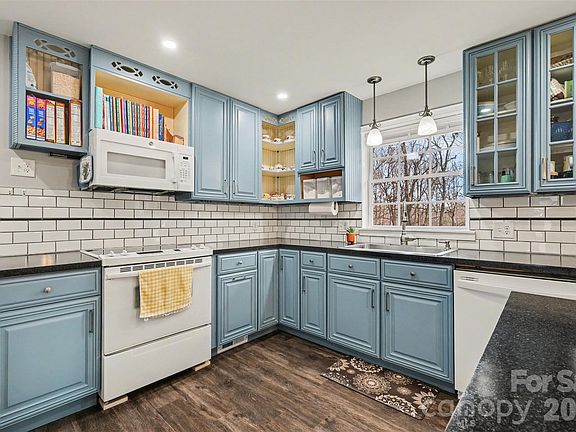 3rd image of 526 Wilson Dr