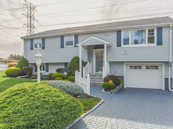 25 Moreau St, Stoughton, MA 02072