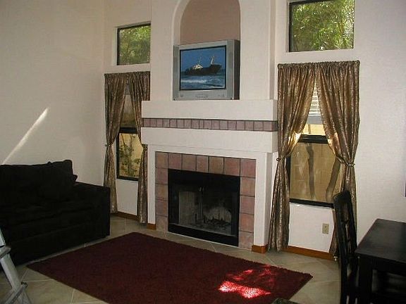 Family Room w/Fireplace