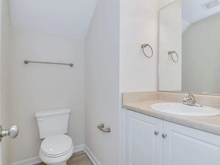 703 Sycamore Ct — Photo 15