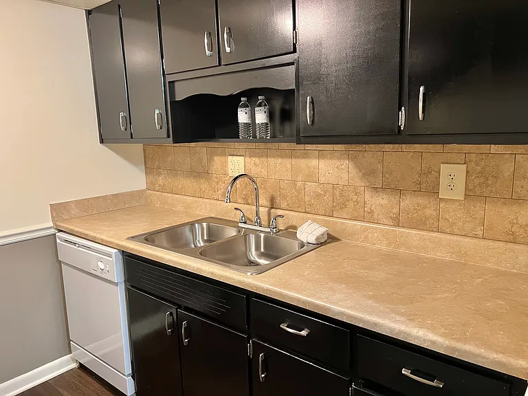 Mayfair Apartments — Photo 92