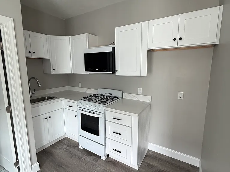 16 Magnolia Ave #11 — Photo 1