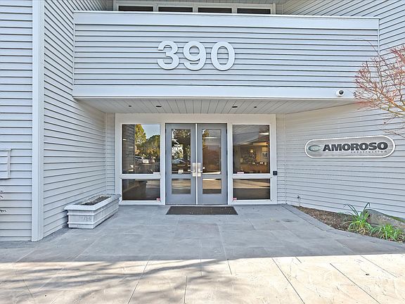 4th image of 390 Bridge Pkwy #3