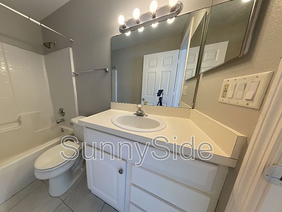 5th image of 303 Azincourt Ln Unit B