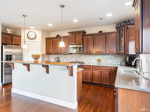 Large center island. 