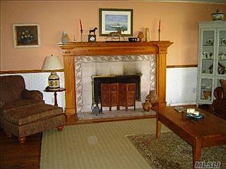 5th image of 207 Foster Ave