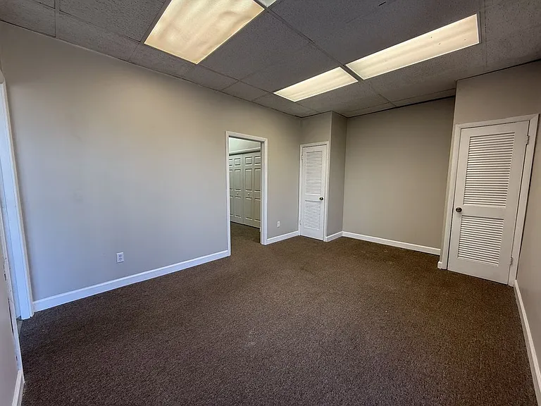 311 N Jackson St — Photo 10