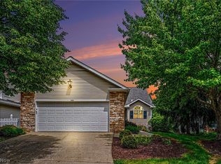 959 Grand View Ln, Aurora, OH 44202
