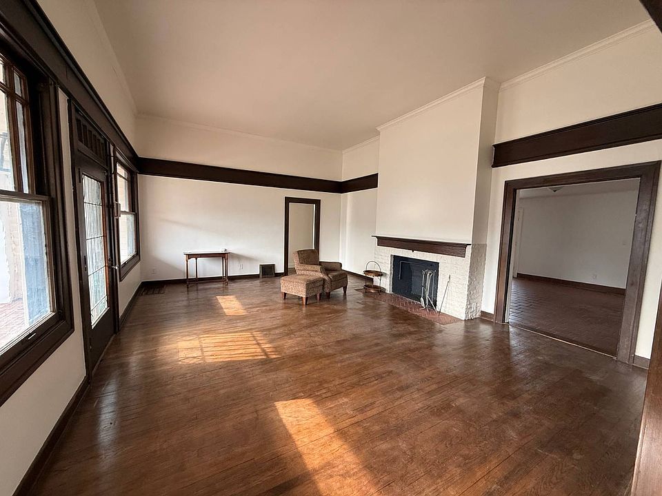 1st image of 1619 Leahy Ave