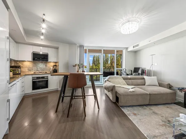 3699 Sexsmith Rd #711, Richmond, BC V6X 0W4