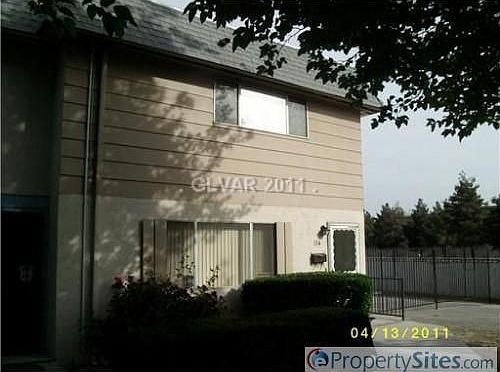 2nd image of 134 Greenbriar Townhouse Way