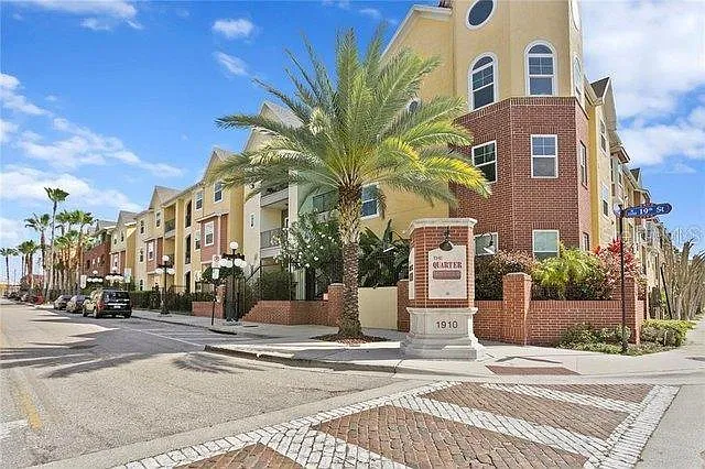 2 bed, 2.0 bath, 1170 sqft, $2,400 — Photo 1