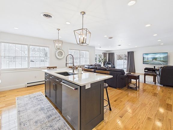 3rd image of 781 Sleepy Hollow Rd